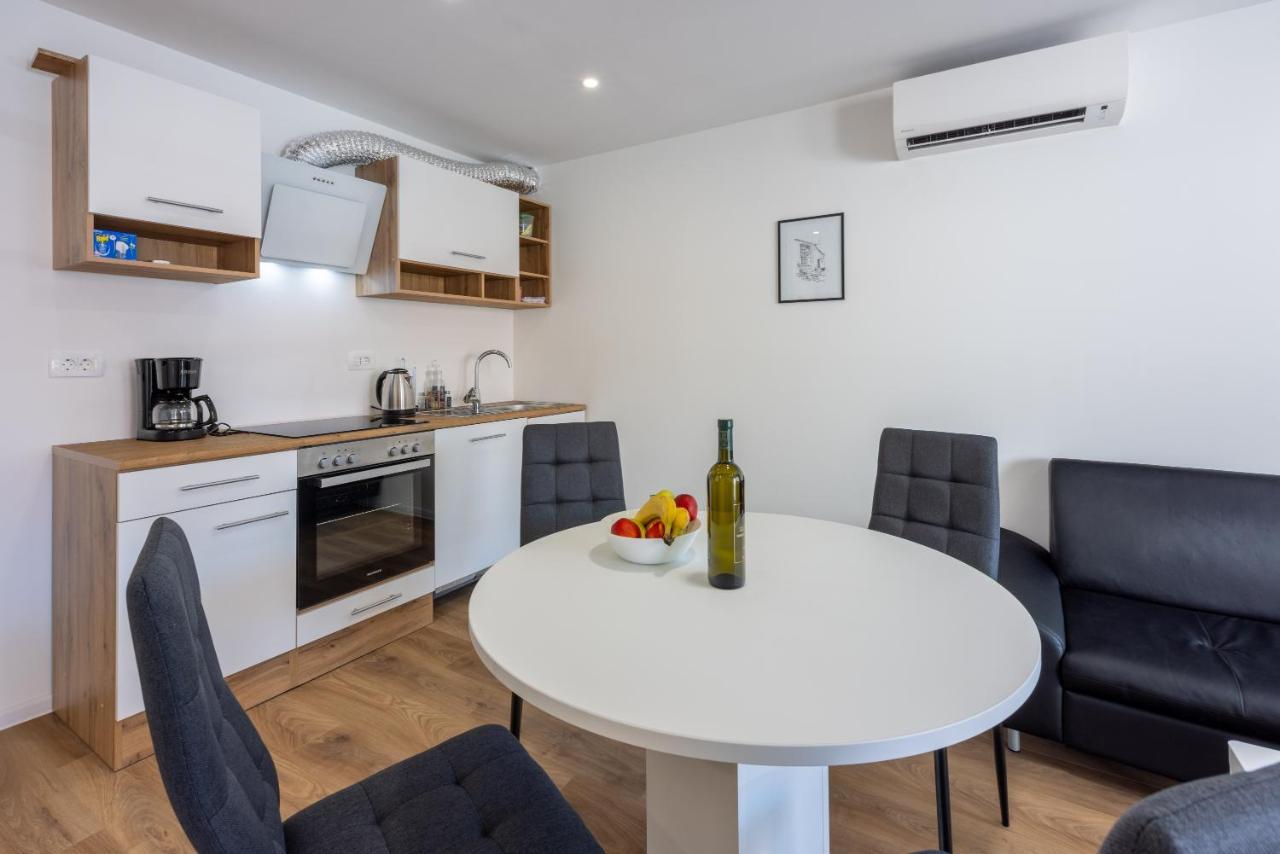 Luxury Apartments Lovorka 1 & 2**** Selce Exterior photo